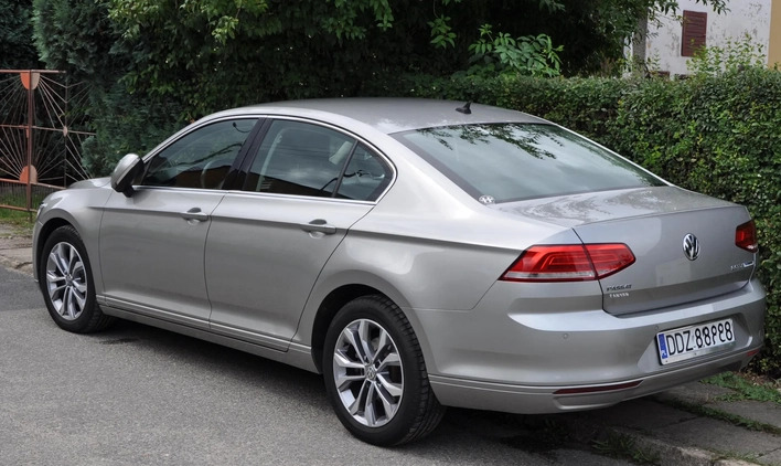 Volkswagen Passat cena 74500 przebieg: 110000, rok produkcji 2016 z Bielawa małe 154